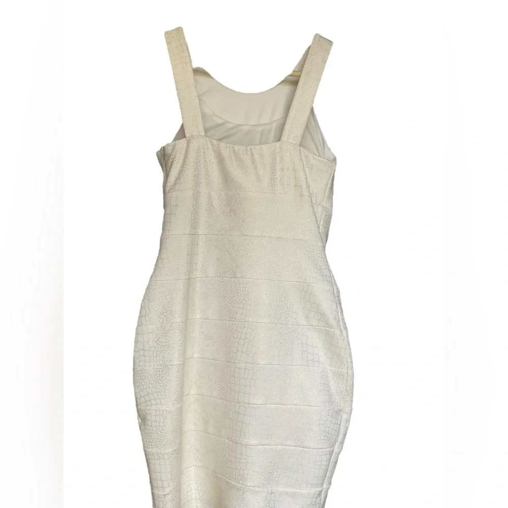 Cachet Gold Beaded Neckline Bodycon ivory Dress ‎ Sleeveless Size Small